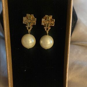 Elegant Gold and Cream Earrings